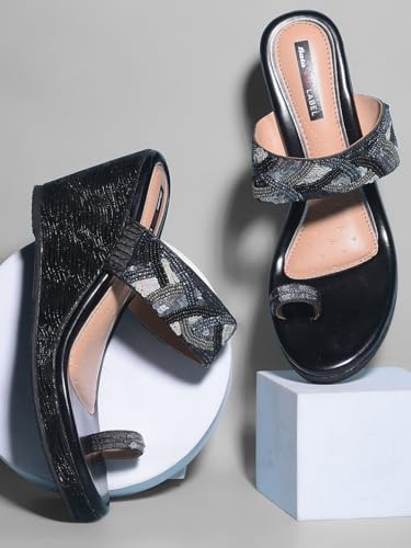 Bata Women Toe ring Wedge heel sandals - Image 7