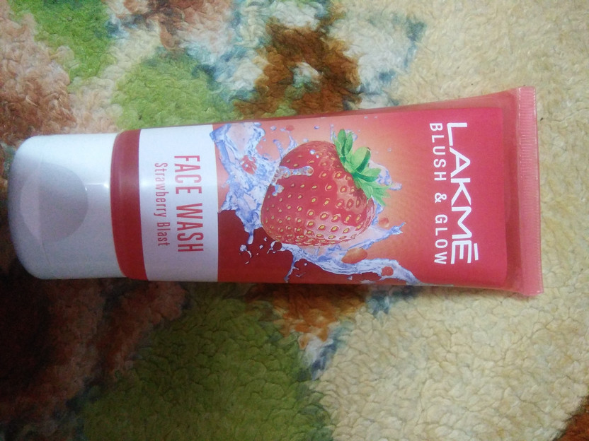 Lakmé Blush & Glow Strawberry Freshness Gel with Strawberry Extra - Image 8