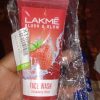 Lakmé Blush & Glow Strawberry Freshness Gel with Strawberry Extra - Image 9