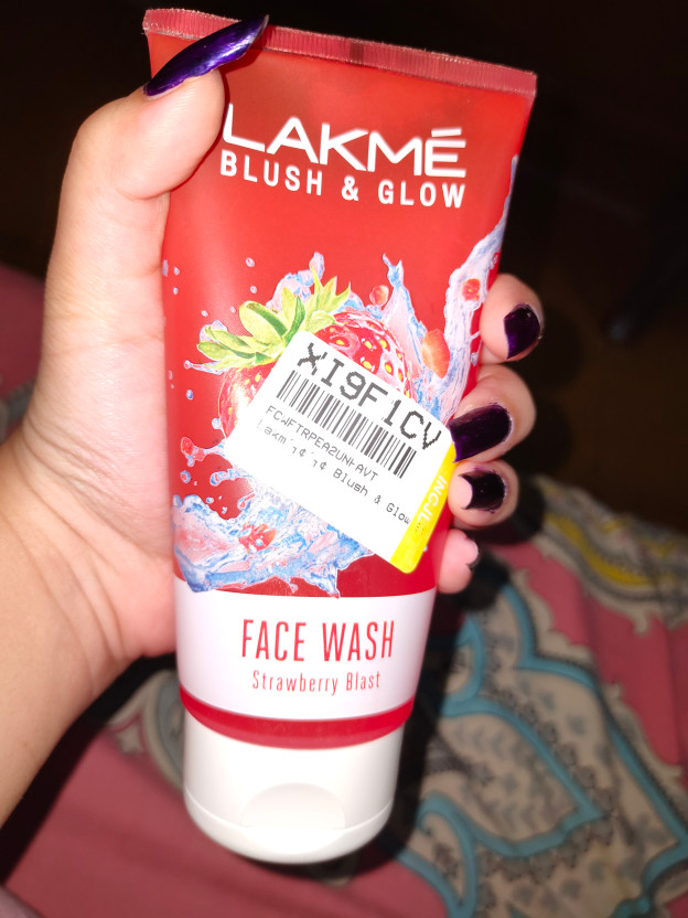 Lakmé Blush & Glow Strawberry Freshness Gel with Strawberry Extra - Image 10