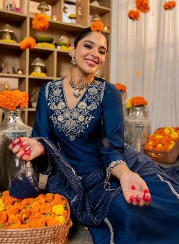Klosia Women Embroidery Solid Straight Kurta and Pant Set with Dupatta - Image 3