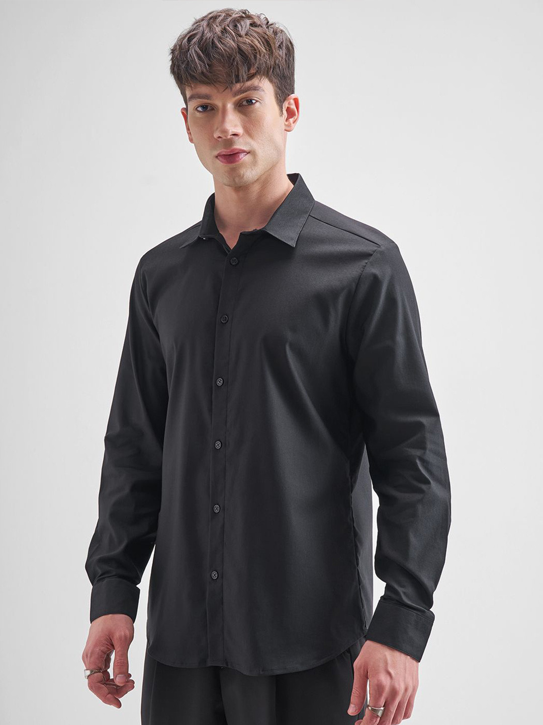 HIGHLANDER Men Relaxed Fit Solid Spread Collar Formal Shirt - Image 3