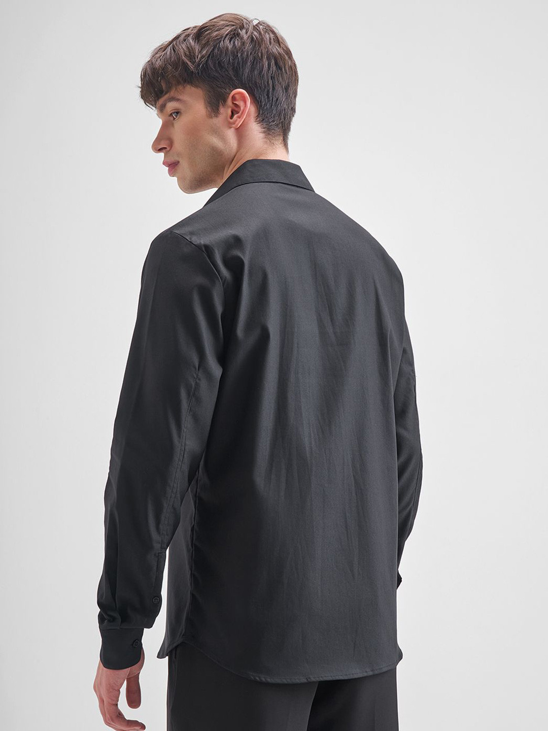 HIGHLANDER Men Relaxed Fit Solid Spread Collar Formal Shirt - Image 4